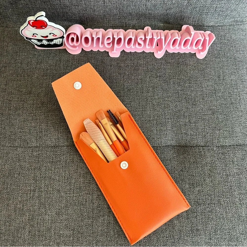 8-piece Travel Makeup Brush Set with Carry Case, Orange